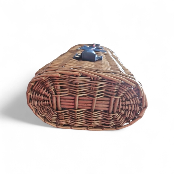 U of M Wicker Cooler Bag with Blue Leather Accents, Cork Screw and Carry Strap. - Picture 6 of 7